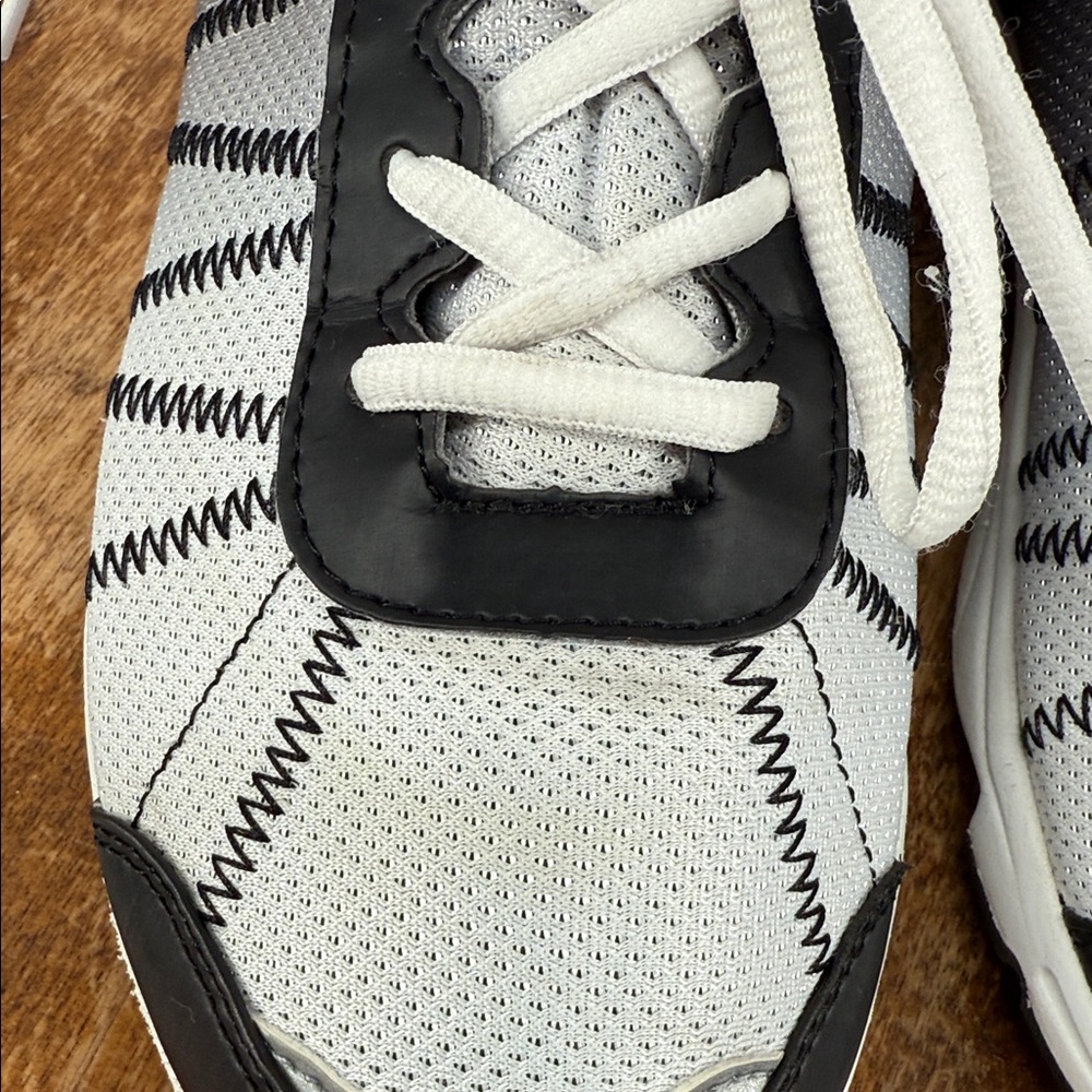 Vionic Women's Gray, Black & White Casual Sneakers - Picture 4 of 15